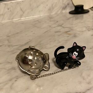 cat and fish loose leaf tea infuser metal. rest on cup